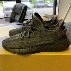 Yeezy BOOST 350 V2
